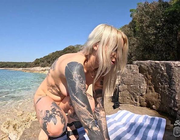 Cheri Showing Off Her Nude Body And Tattoes While She Gets Herself Off With Friends In Background