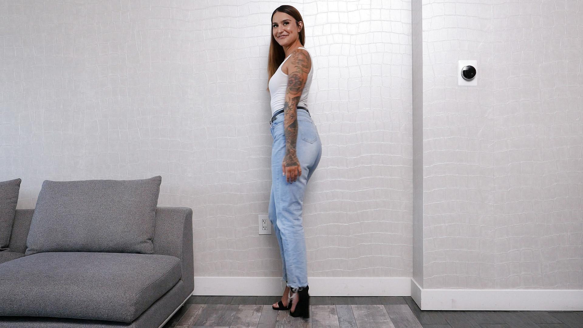 Juicy Ass White Girl Gets Pounded