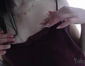 Young and Innocent Vera Lets Lucky Camera Guy Fuck Her with the Fucking Machine Robot and Fingering