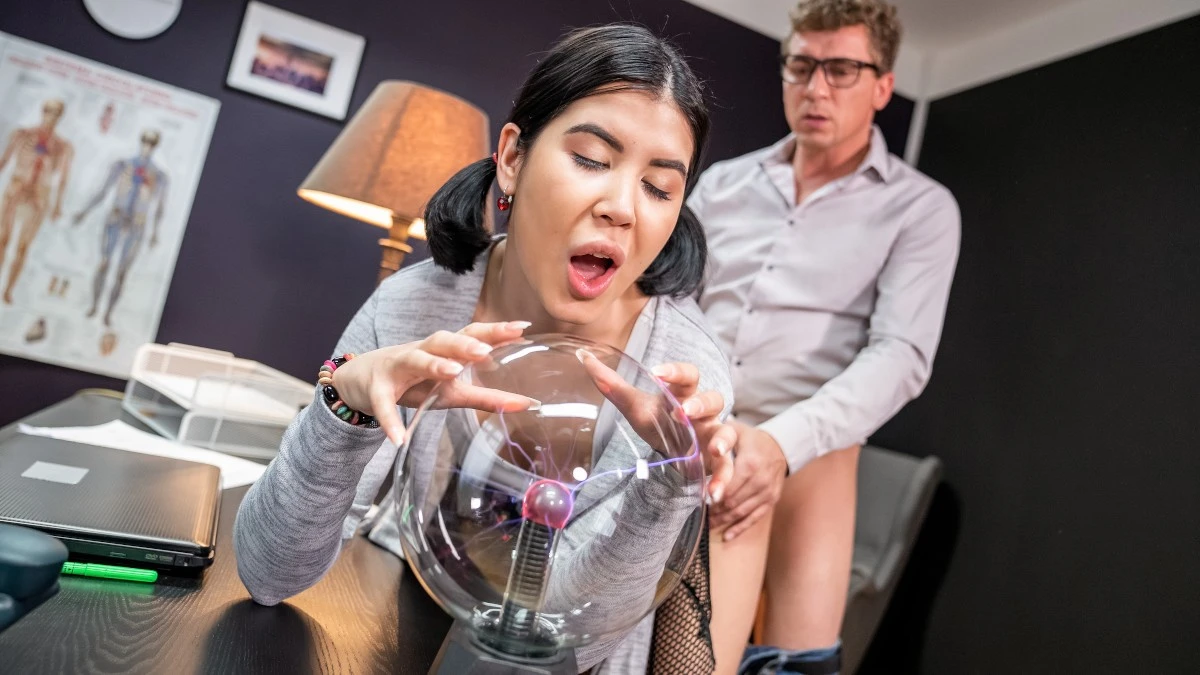 Teacher Fucks Sexy Student on Desk