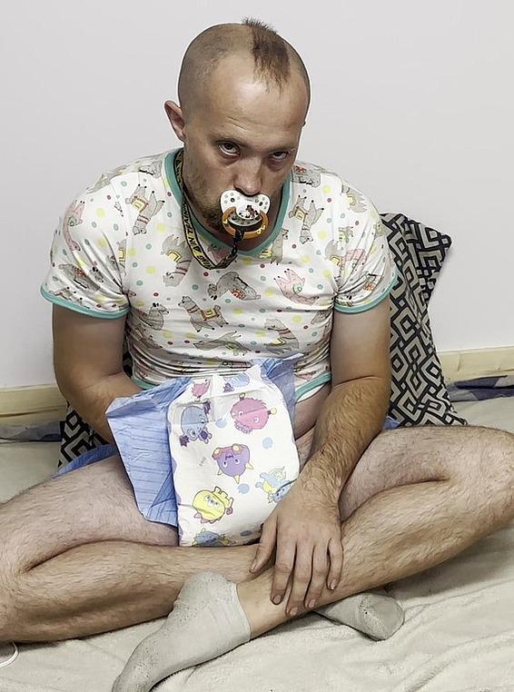 Diaper Mickel: Cums With Vibrator