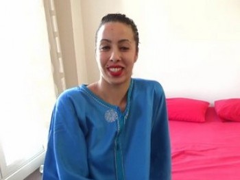 Chica Musulmana En Fakings. Vuelve Nayara, La Hija "Gamberrilla" Del Jeque Arabe
