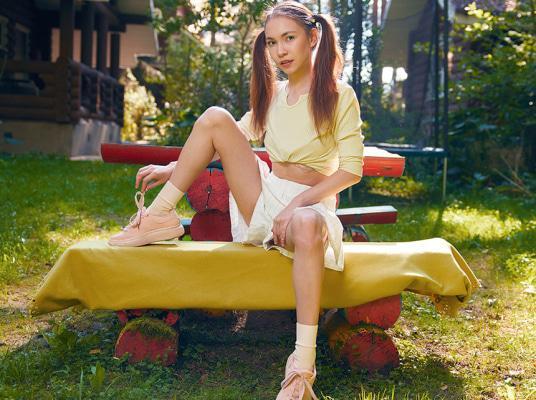 Cutie Orgasms On A Bench