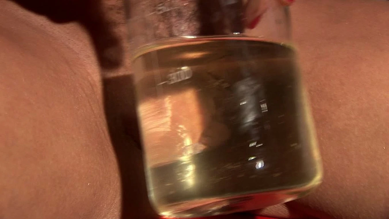 Sparkling Streams of Honeyed Piss!