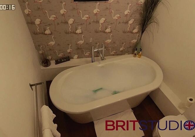 Candice Banks Spied In The Bath