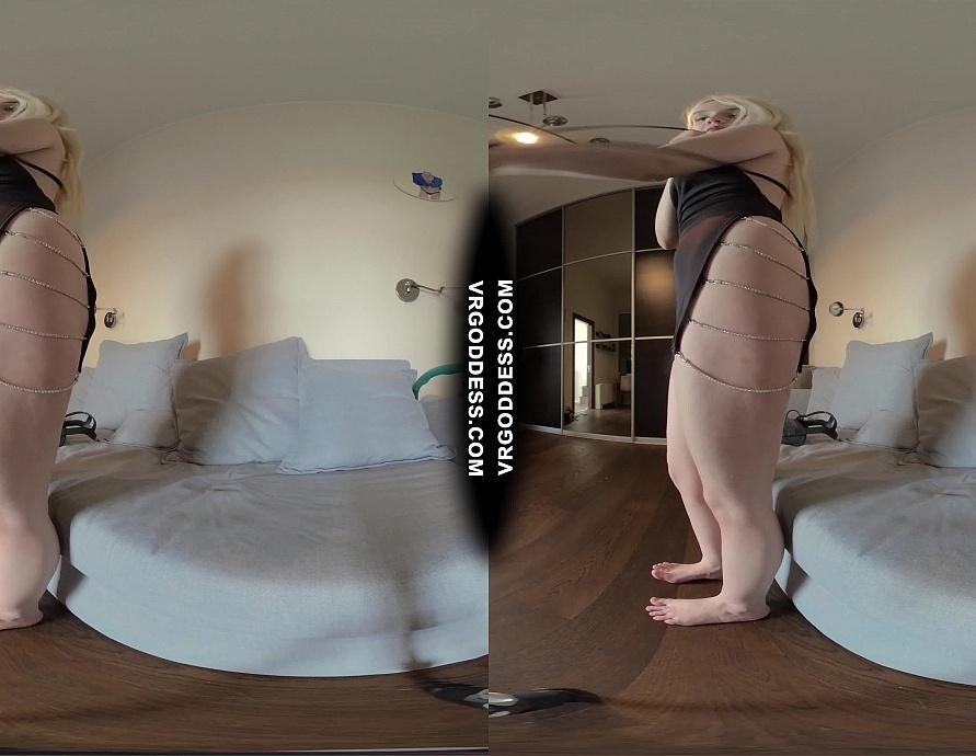 Behind the Scenes Camera Girl Using Clit Sucker on Spinner Blonde Kapri in VR