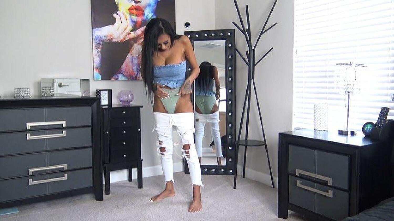 Willow Gets Her Panties In A Bunch