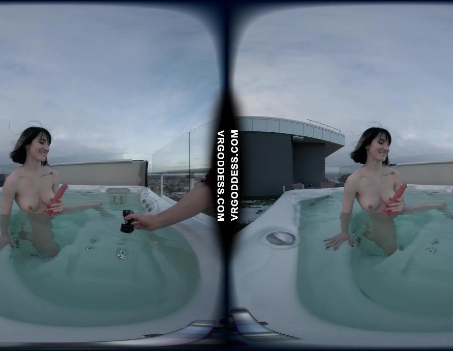 Aloida Rooftop Naked Jacuzzi on a Cold and Windy Day