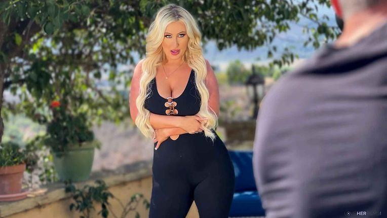 Behind The Scenes - Mini Photoshoot