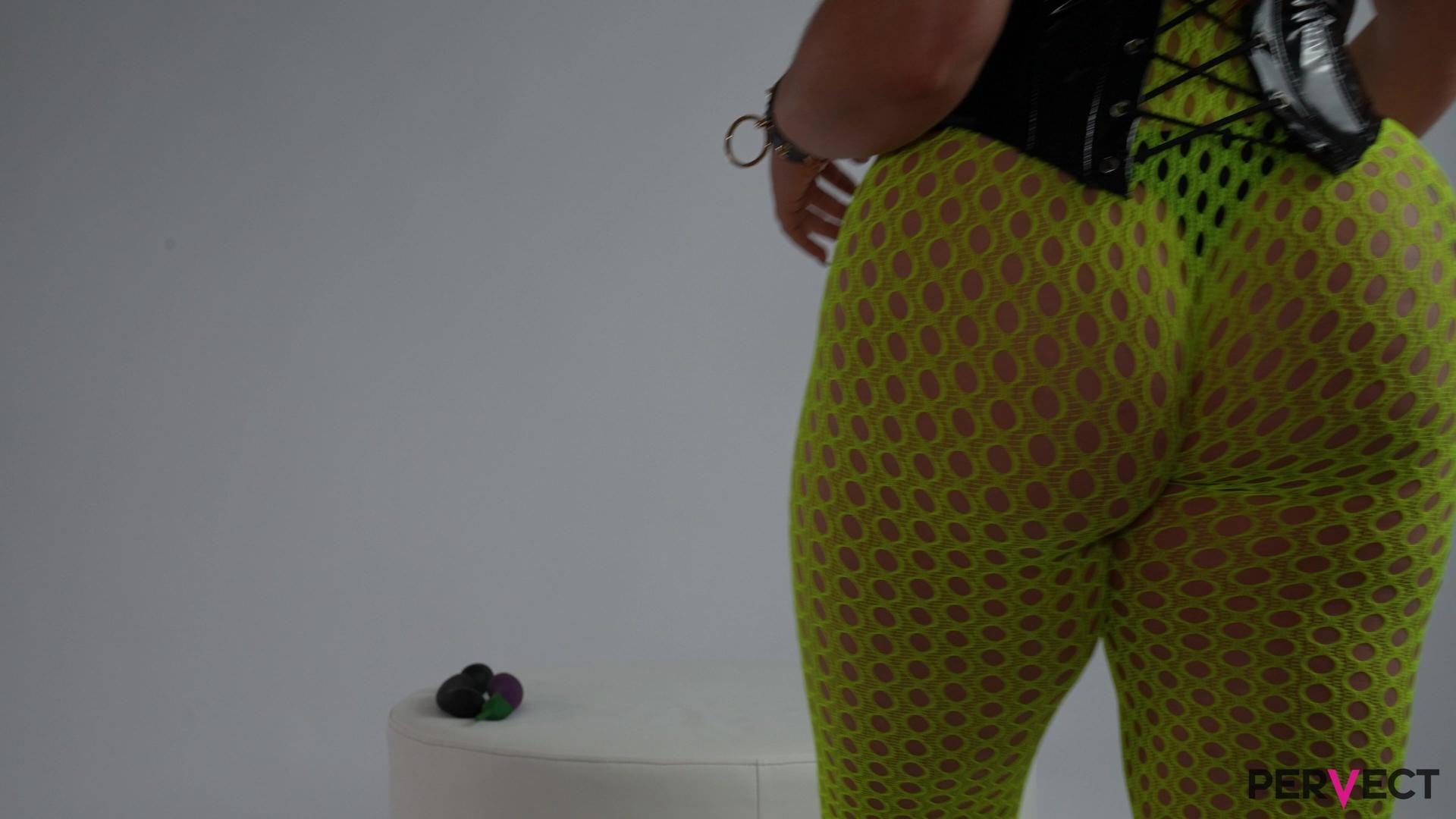 Lisa Wildlove Rips Her Fishnets and Teases You.