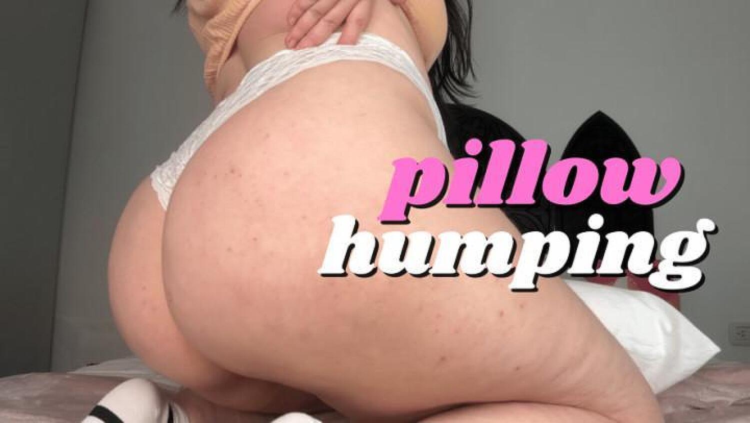 Wet Pussy Grinding Pillow To Futanari Hentai