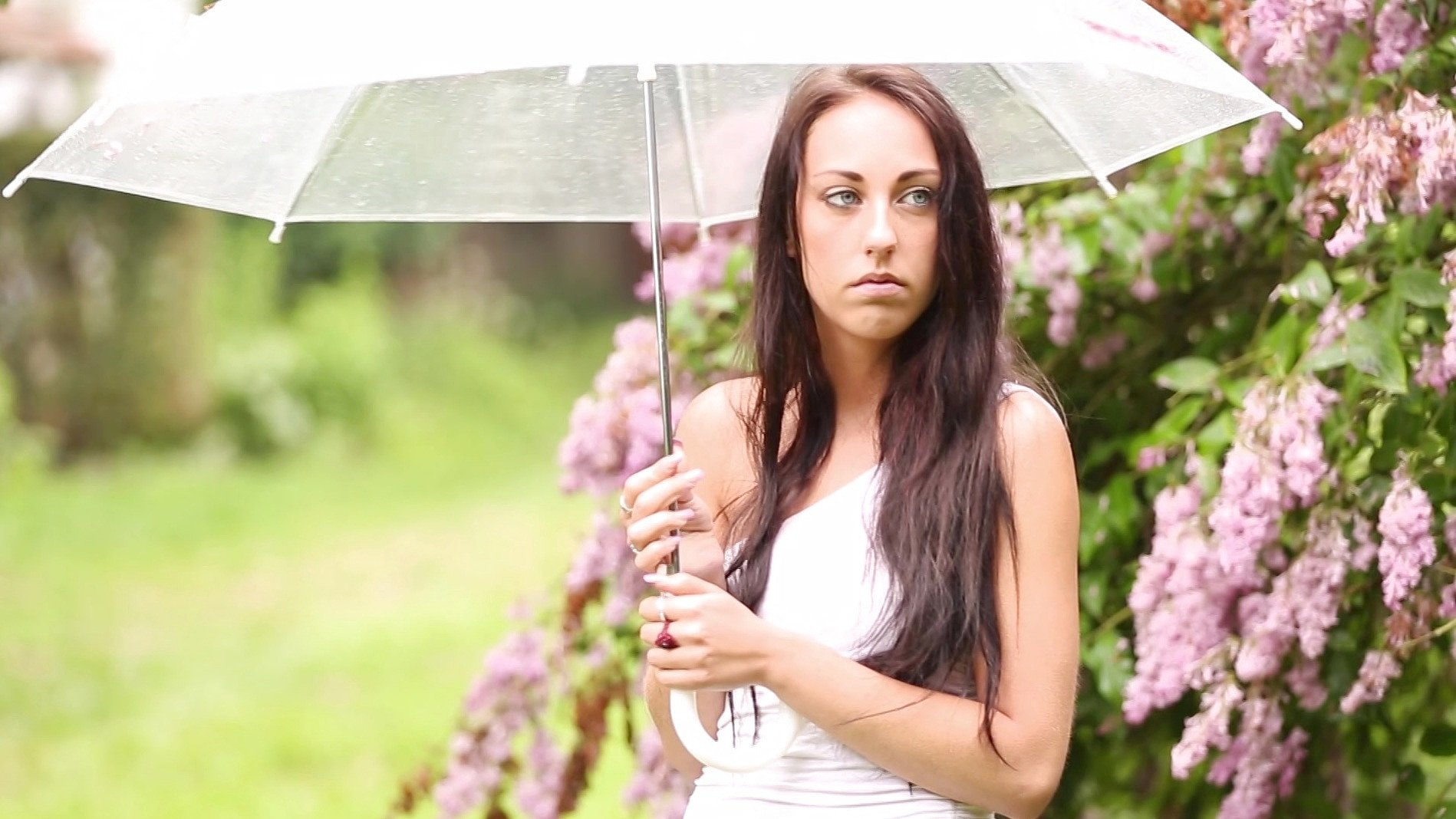 El Storm Has Sex in the Rain on a Park Bench
