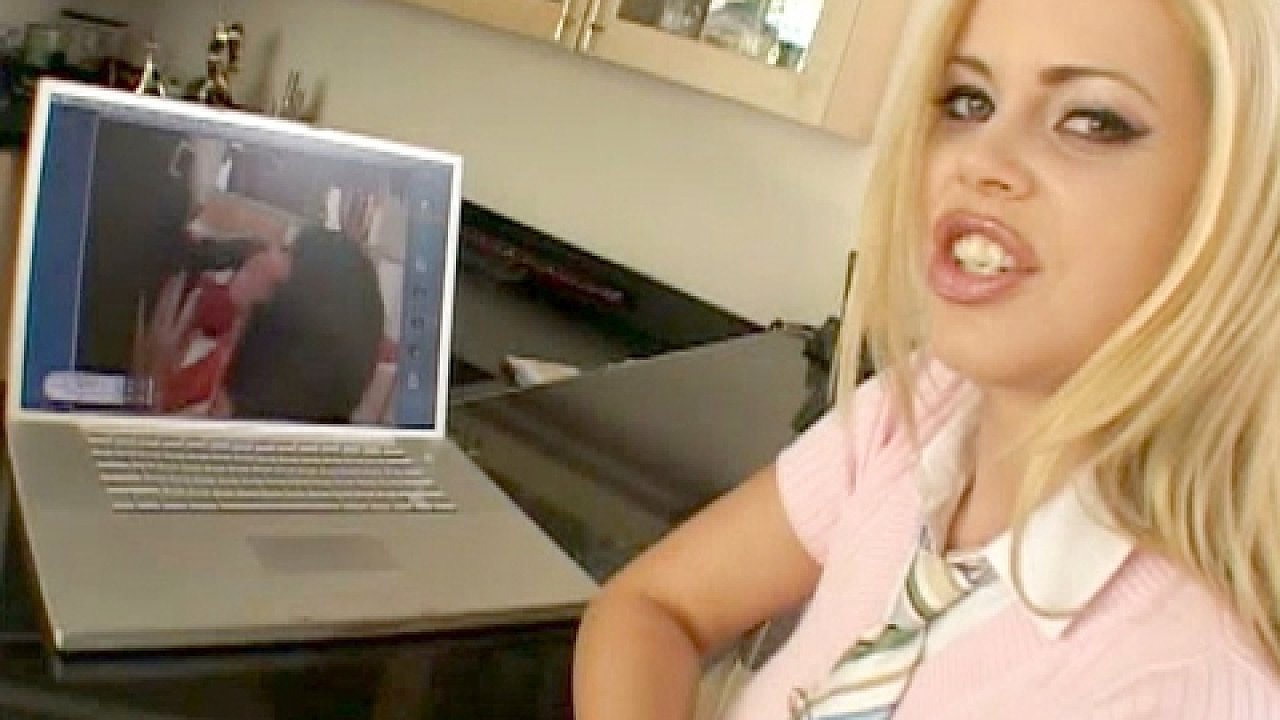 Alicia Rhodes Sucks A Big Dick And Gets Cum On Her Face