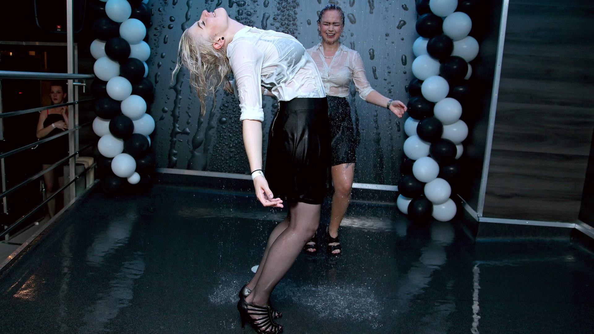 Wet and Working It! Cuties Shake It Up!