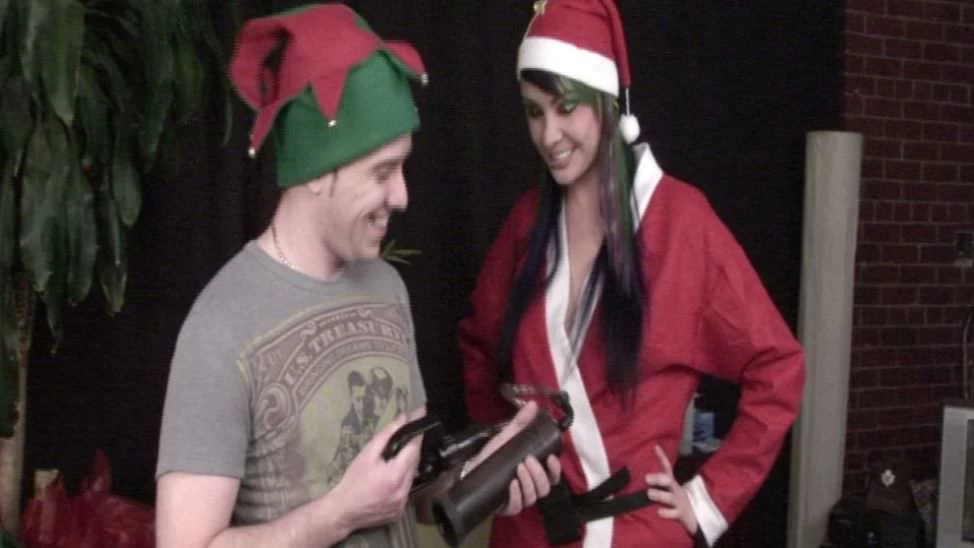 Title: 2 X-Tra Inches for X-Mas, Scene #01