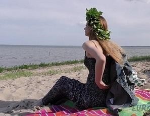 Hot Spinner Areana Fox Masturbates on a Public Beach with a Big Black Dildo