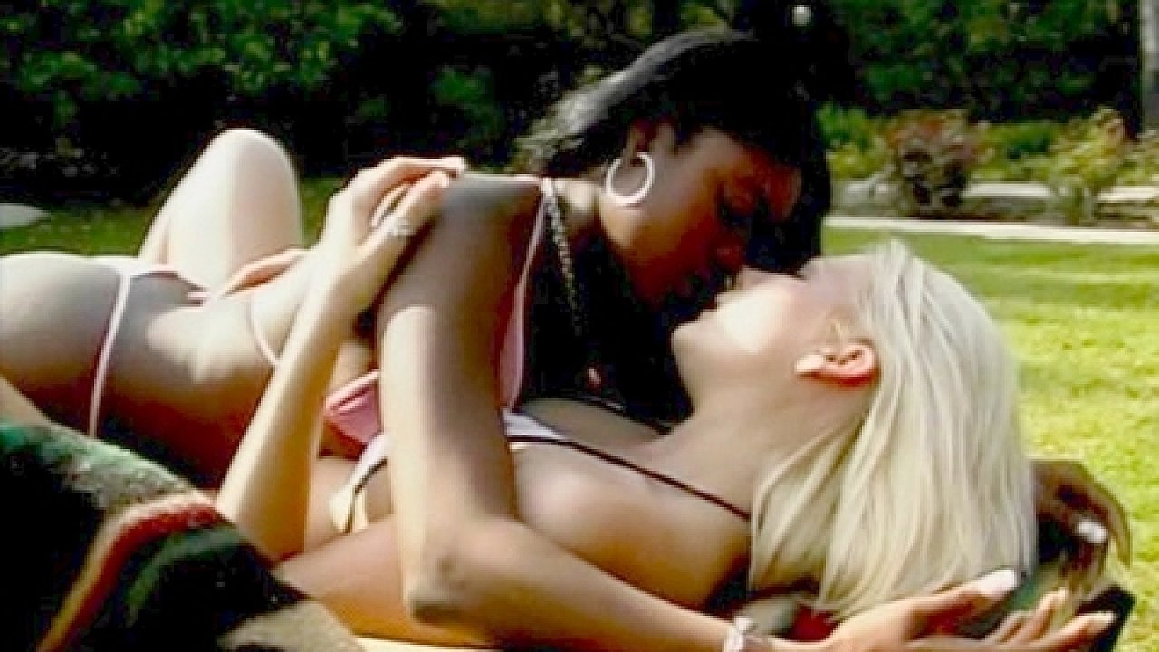 Elizabeth Del Mar Enjoys Black Amateur Hour