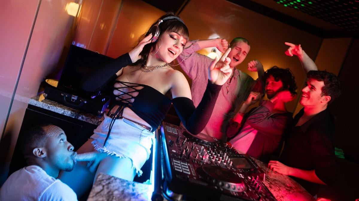 Hooking Up with the Hot Dj