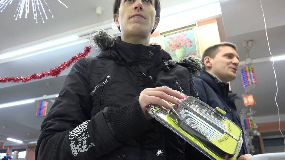 You'll do just about anything to get the money to feed your family. The same as the lovable mother who brought skis and loads of other garbage would do. In the end, she even took off her backpack and sunglasses, but it still wasn't enough to save her ass. She was in real trouble and did not hesitate to go to the back with me, hoping it would get her of the current fiscal crisis. 8,000 for a fuck? Agreed! My colleague came in just when she was swallowing on my dick. What about two cocks, instead of one, mommy? I paid her 2,000 extra and we had a wonderful threesome. We fucked that tattooed mother like the last street prostitute. The cum was still dripping from her when she ran off. What an unforgettable ride!