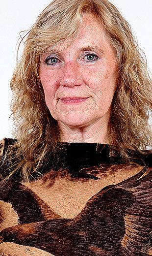 Hot Legs Czech Grandma Astrid Enjoys Cunnilingus