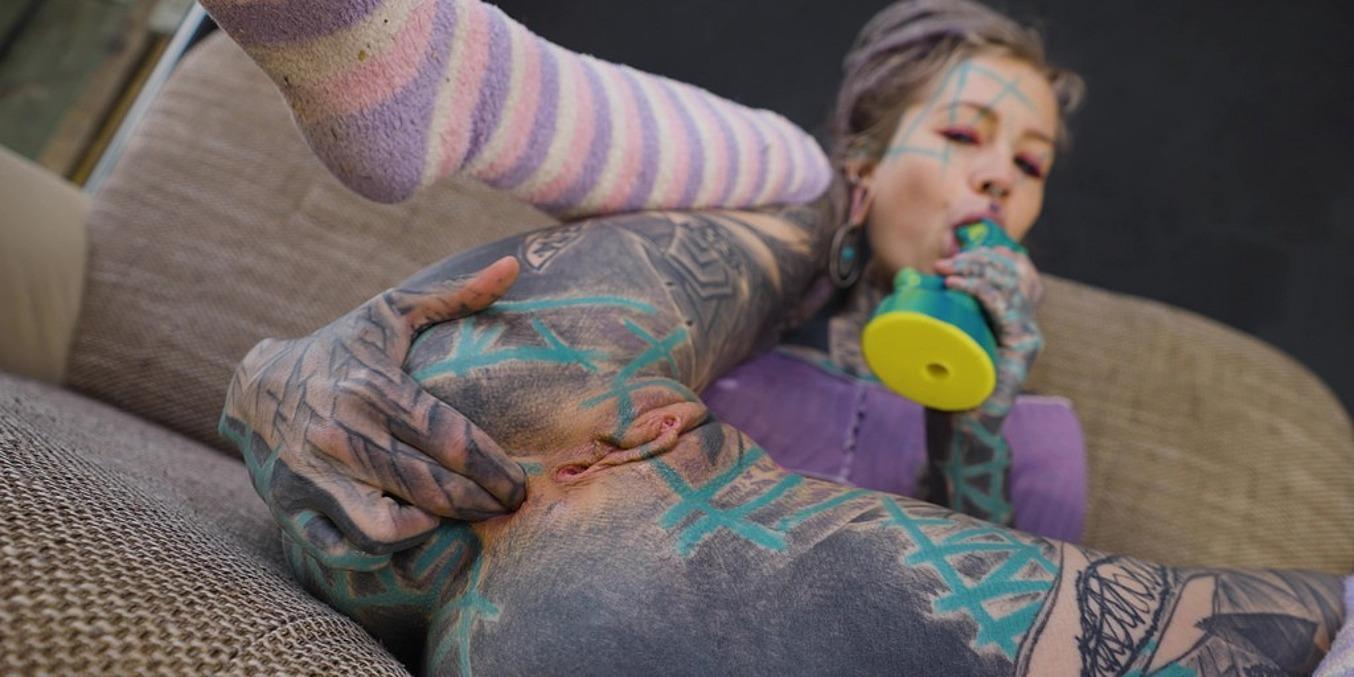 Tattooed Hippie's Anal Fucking With Big Toy And Get Fuck By Real Big Cock