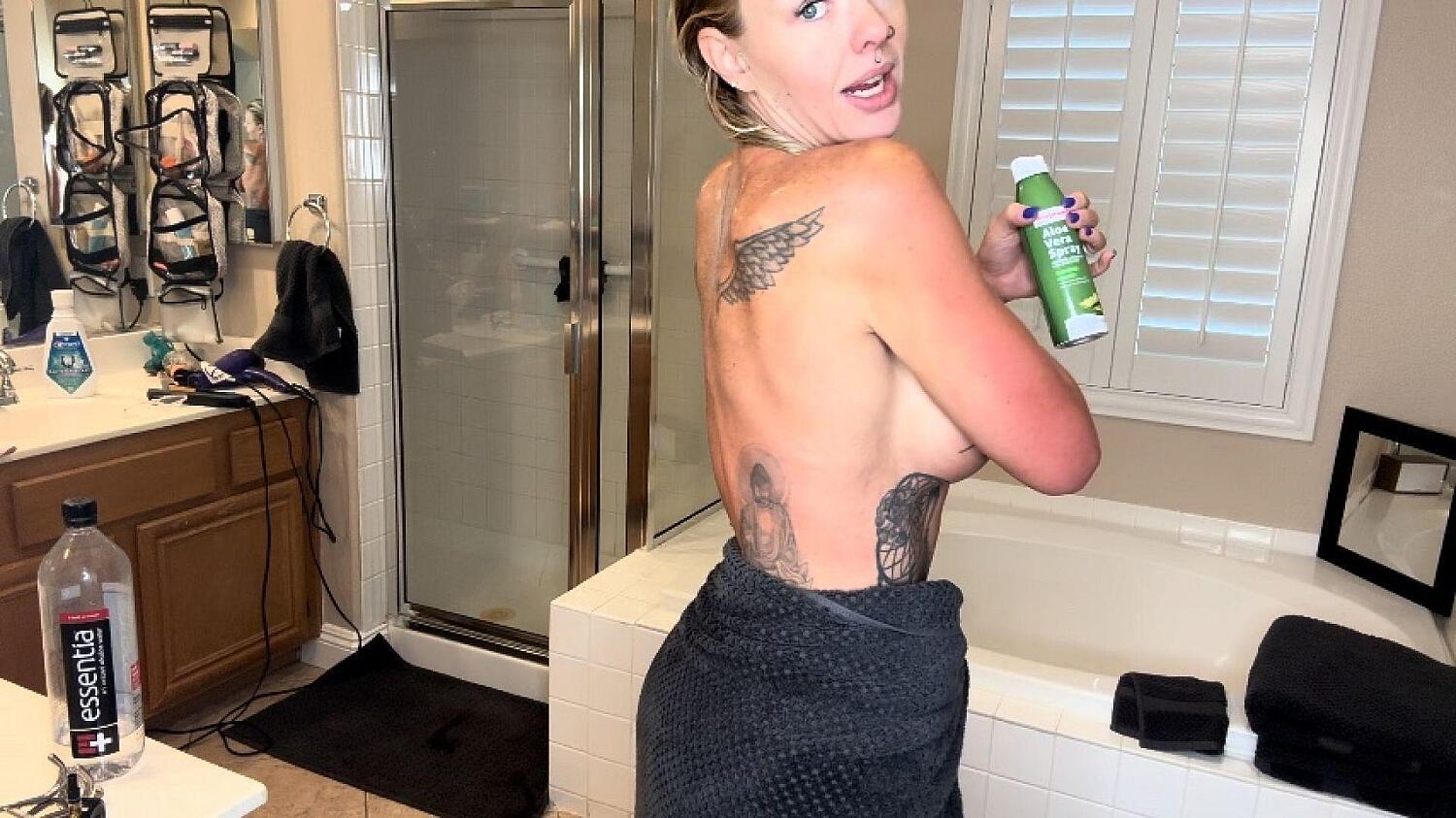 Helping Stepmom Apply Aloe Deliah Grace