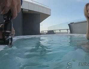 Hot Tattoo Babe Melonie Masturbating in a Jacuzzi Underwater Dildo Closeups