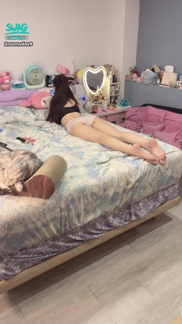 My Girlfriend Teases Me While Playing Mobile Games Until Penetration