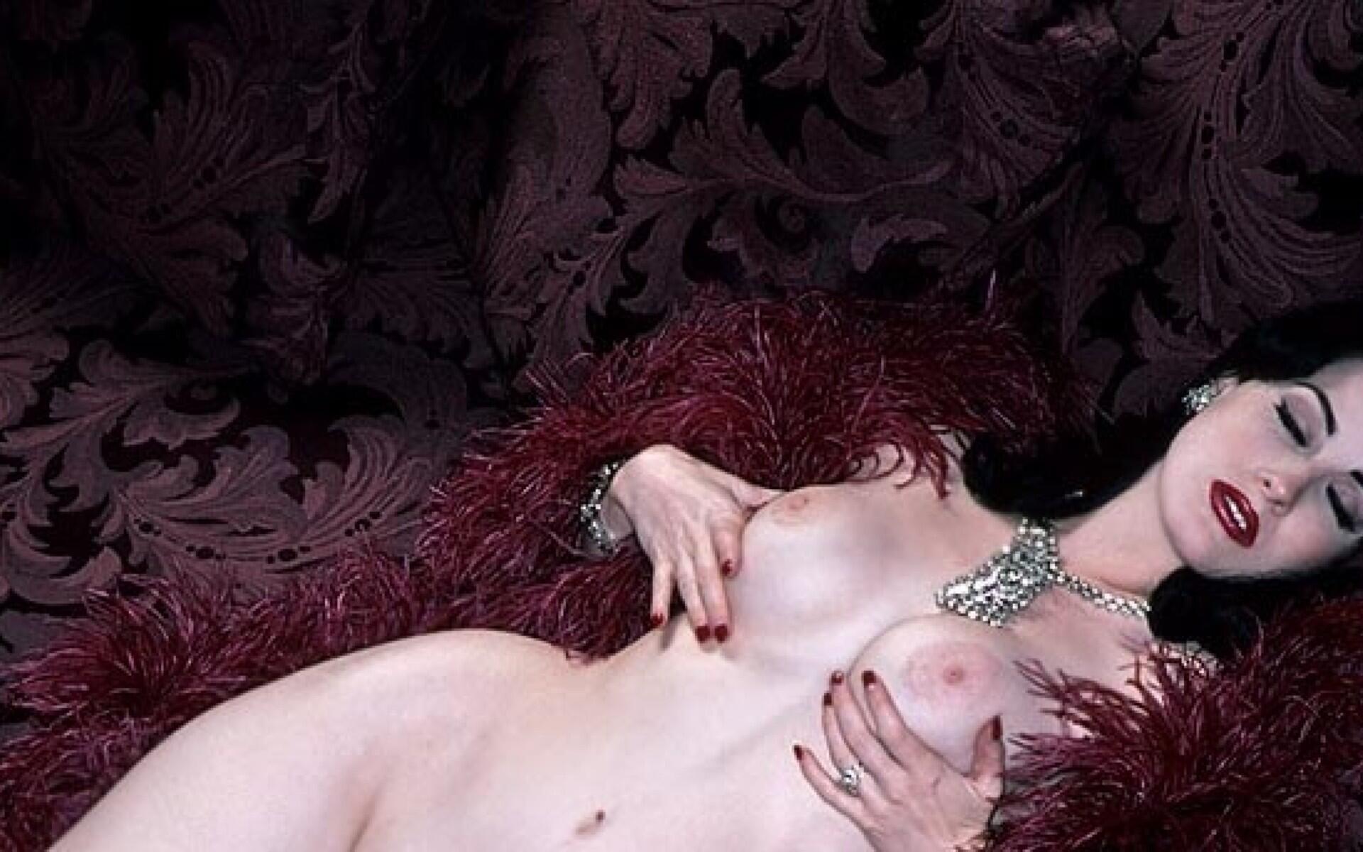 VOLUPTUOUS VIXENS - D IS OF DITA