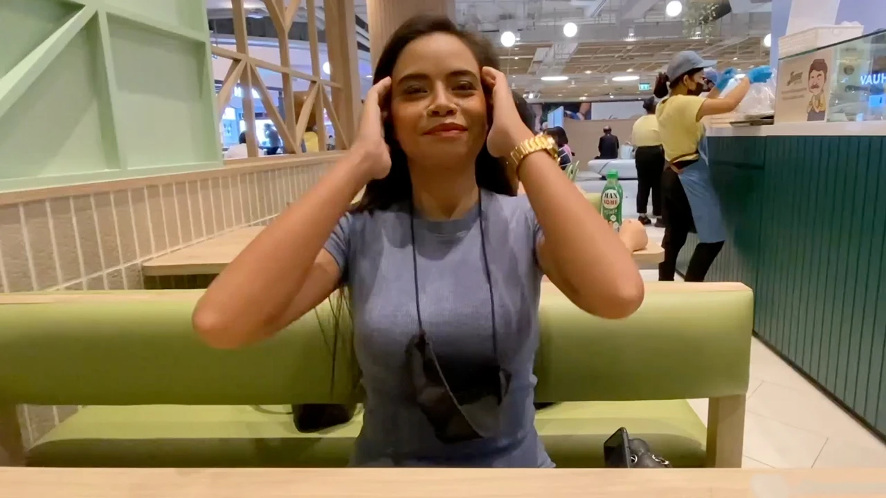 Super Hot Girl on Dinner Date