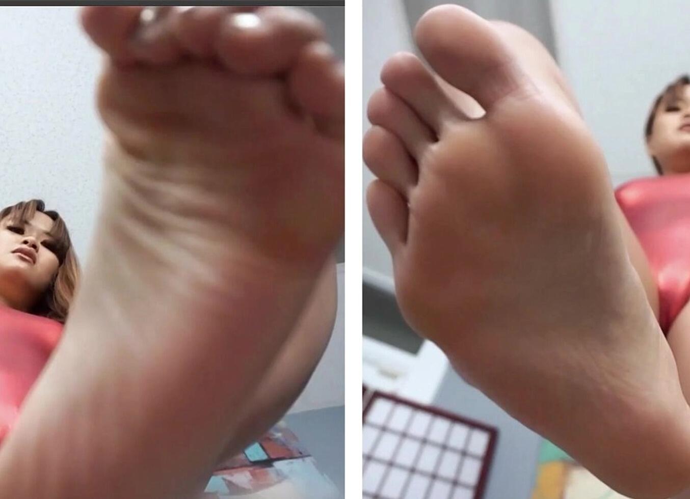 Foot Squeezing On You Feat Astrodomina