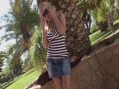 Karolina King Busty Outdoors