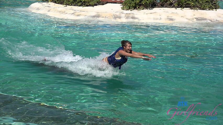 Cassidy Makes a Big Splash on Your Last Day in Hawaii
