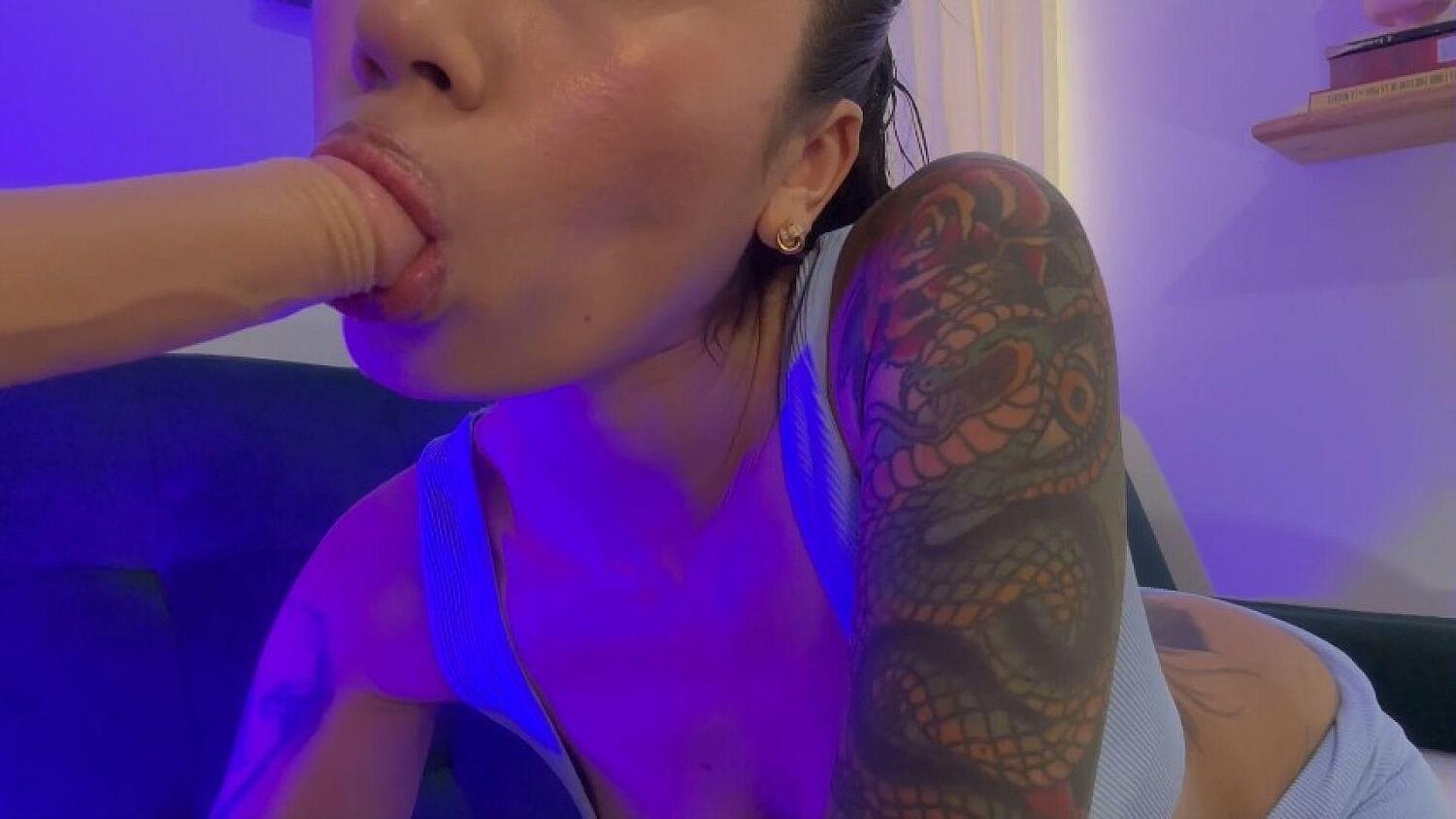 Blowjob From The Side