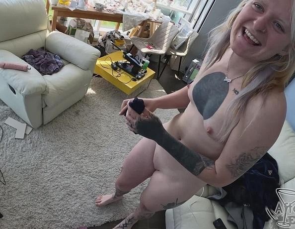 Tiny Titty Tattoo Model Brille Between the Scenes Sucking Some Dick and Getting Hot Cum in Her Mouth