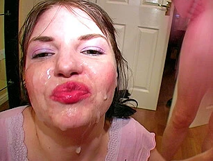 Teoni Taking Cumshot Facials
