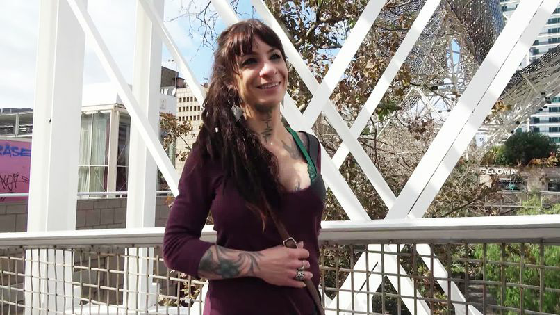 Elea, 27, Came for a Change of Scenery