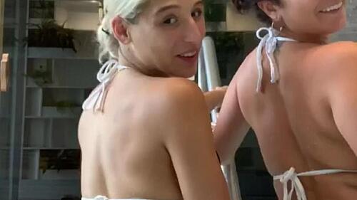 Lesbian Hookup In The Hot Tub