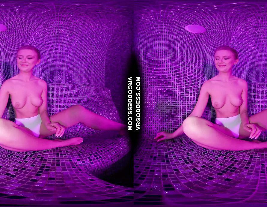 Eyla Moore Masturbating In The Hot Sauna With A Glass Dildo She Brought From Home