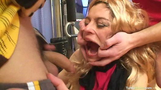 Hairy Mom Barbora Double Penetration