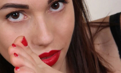 Stunning Petra Shows Off Her Bare Feet in a Black Short Dress