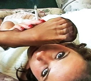 Penny and Isabellas Smoking Hot Foot Fetish