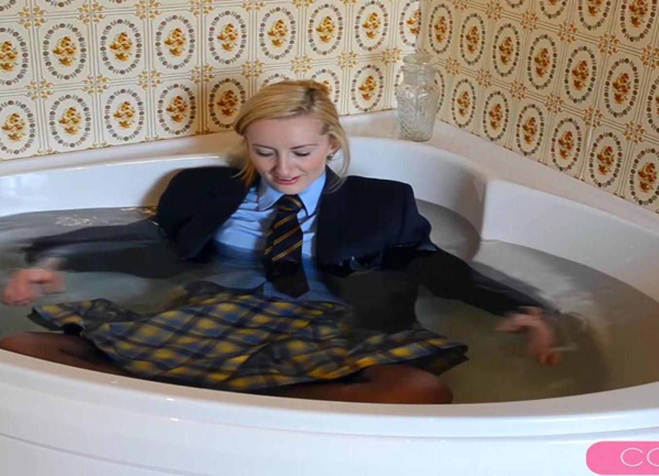 Sophia Smith Jumps In The Bathtub Fully Dressed For Some Splashy Fun!