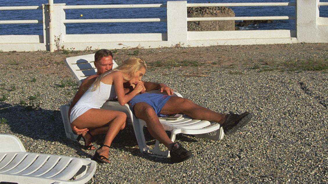 Beautiful Blonde Julia Swen Gives Boyfriend Outdoor Blowjob for Facial