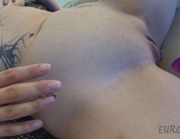 Matty Mila Perez Helps Her Friend Cheri Get Deep Pussy Fucked By The Fucking Machine