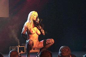 Busty Blonde in Sexshow