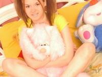 Hot Teen Chick Gives And Enjoys Oral Pleasures