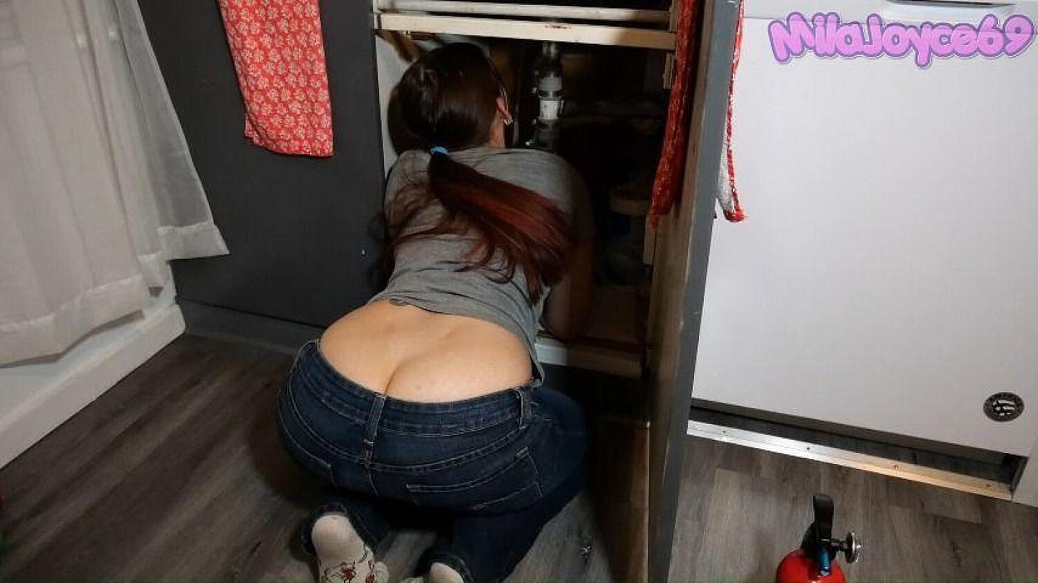 Plumbers Crack | Unaware Buttcrack