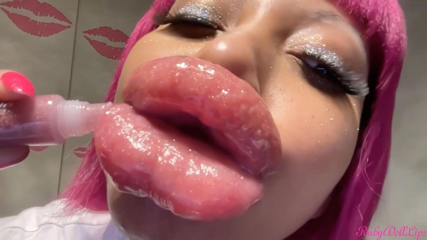 10/7/25 Growing Xxxxl Doll Lips