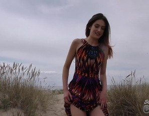 Stunning 18 Yo Anusha Masturbating on the Beach Sandy Orgasm